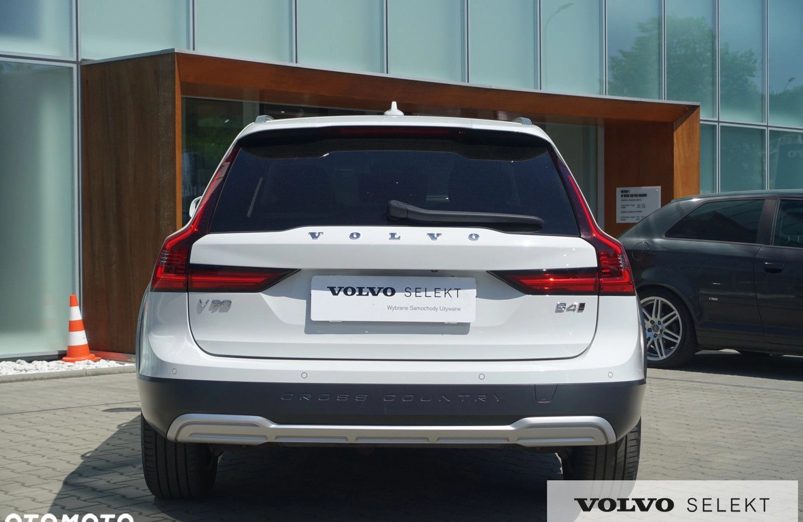 Volvo V90 Cross Country cena 168900 przebieg: 141575, rok produkcji 2021 z Radomsko małe 667